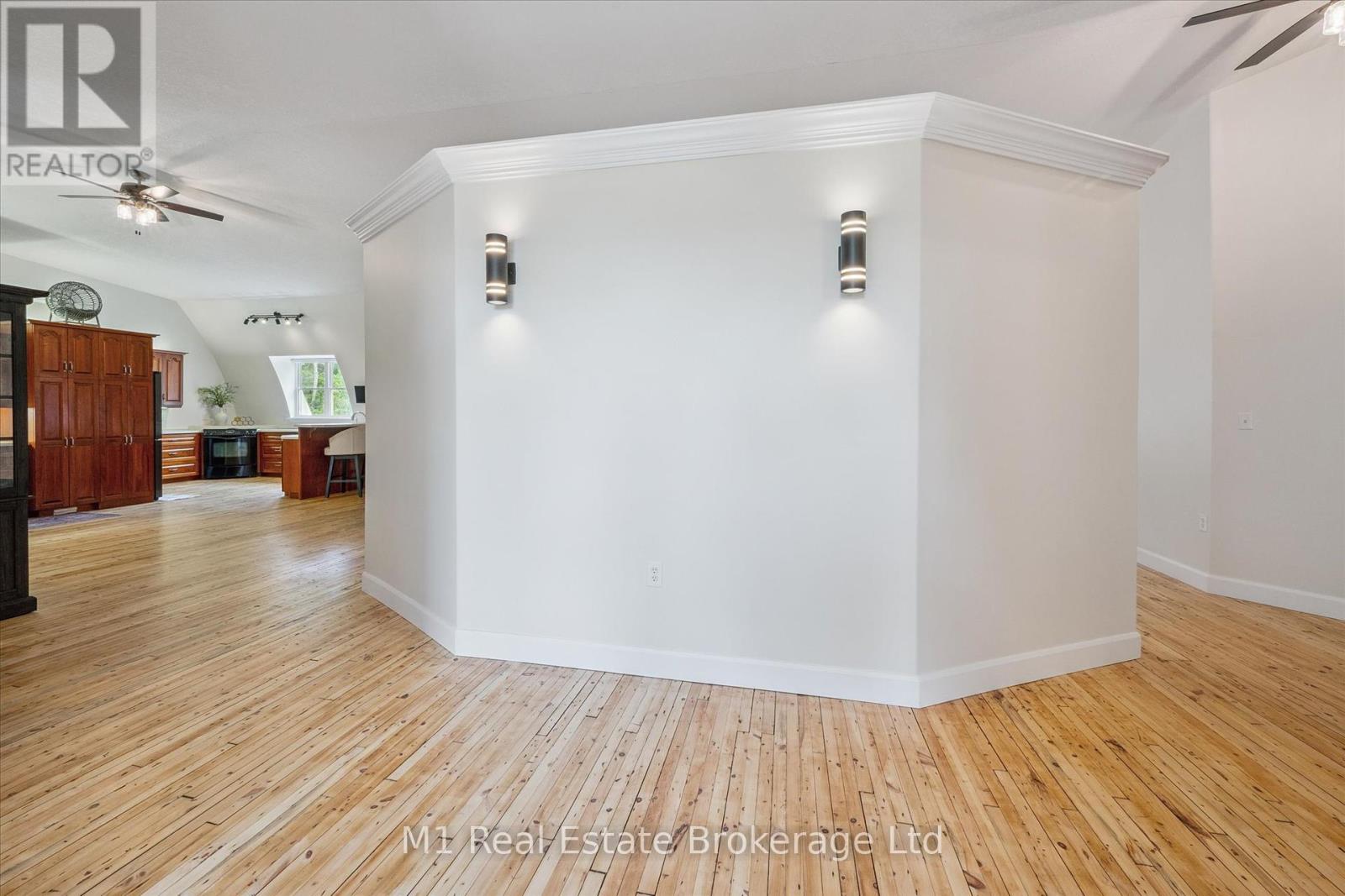 128 Wellington Road 7 Road, Centre Wellington, Ontario  N0B 1S0 - Photo 10 - X12347613