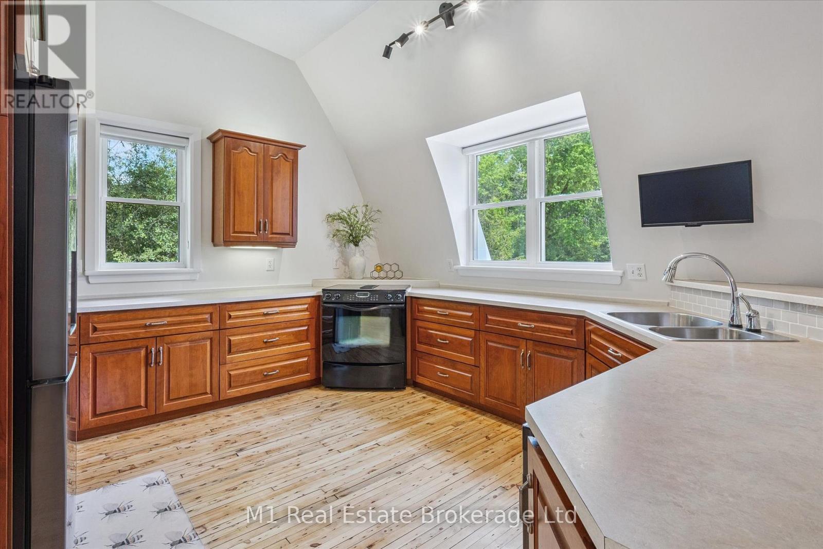 128 Wellington Road 7 Road, Centre Wellington, Ontario  N0B 1S0 - Photo 21 - X12347613