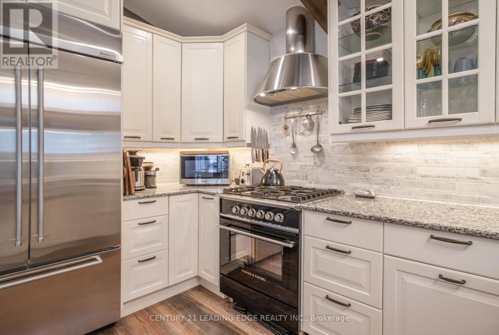 12 Balson Boulevard, Whitchurch-Stouffville, Ontario  L4A 2Y3 - Photo 6 - N12347448