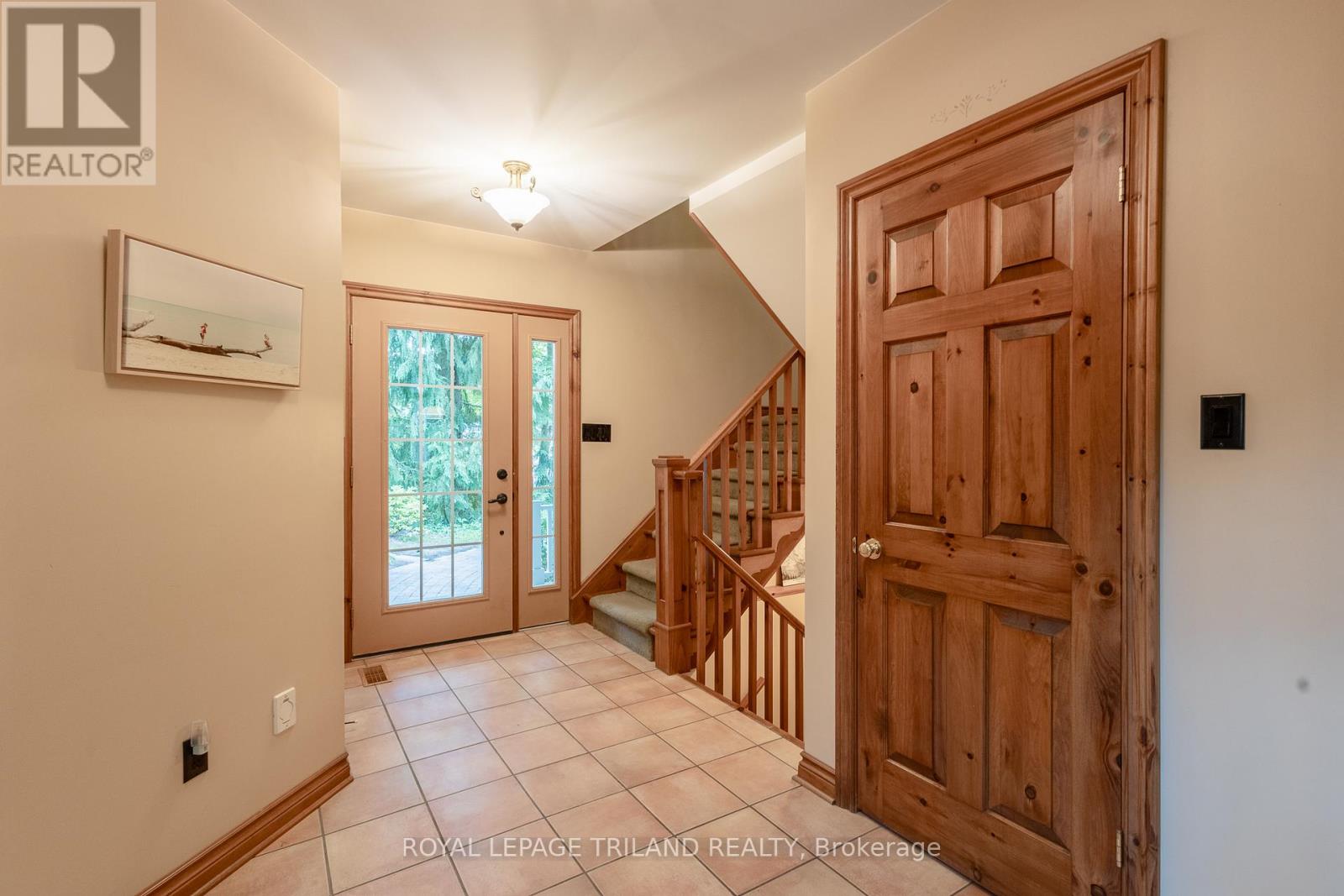 10221 Shoreline Drive, Lambton Shores, Ontario  N0M 1T0 - Photo 11 - X12347595