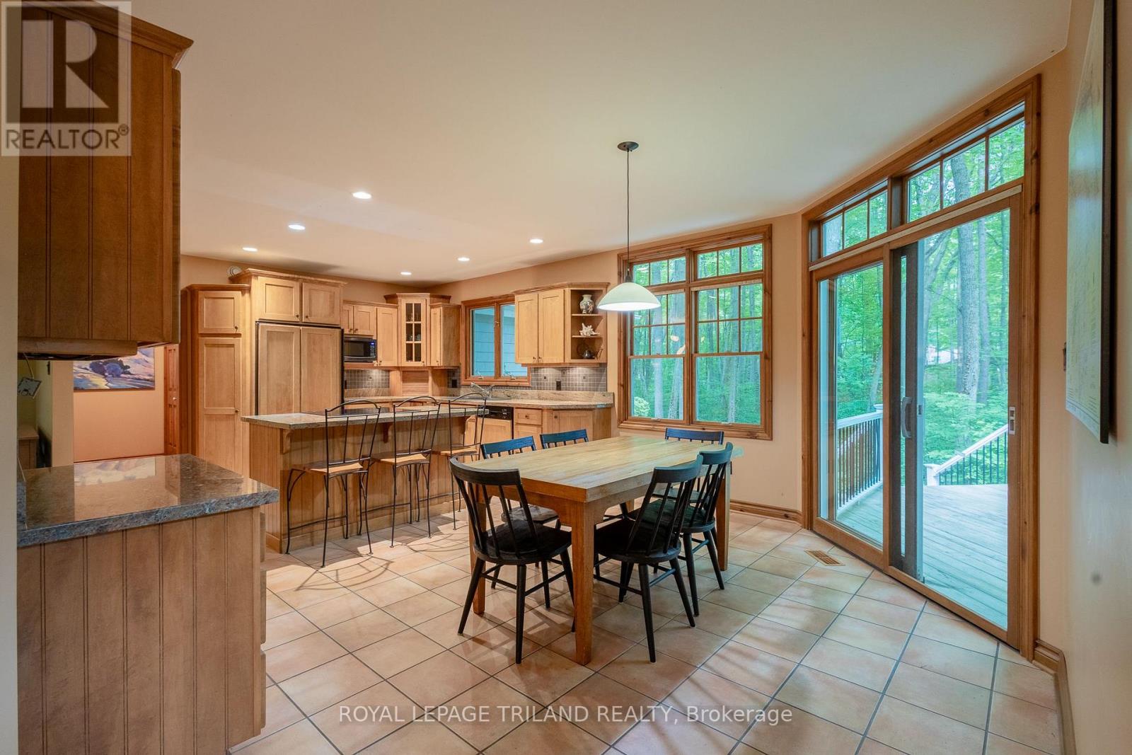 10221 Shoreline Drive, Lambton Shores, Ontario  N0M 1T0 - Photo 18 - X12347595