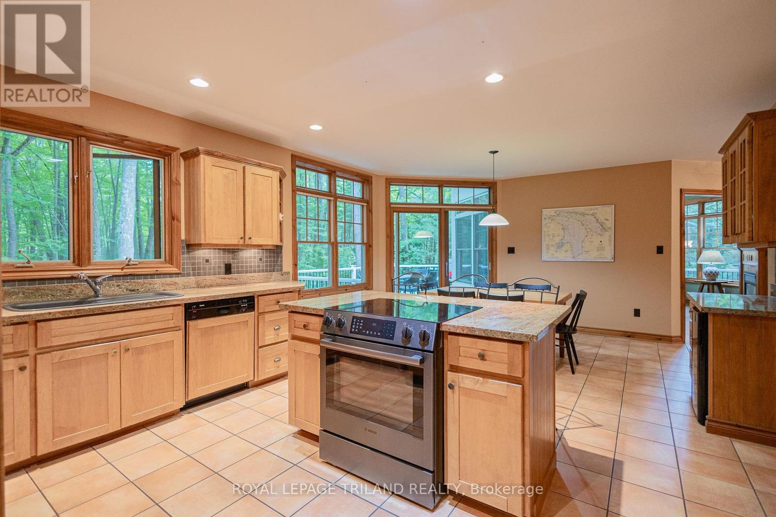 10221 Shoreline Drive, Lambton Shores, Ontario  N0M 1T0 - Photo 20 - X12347595