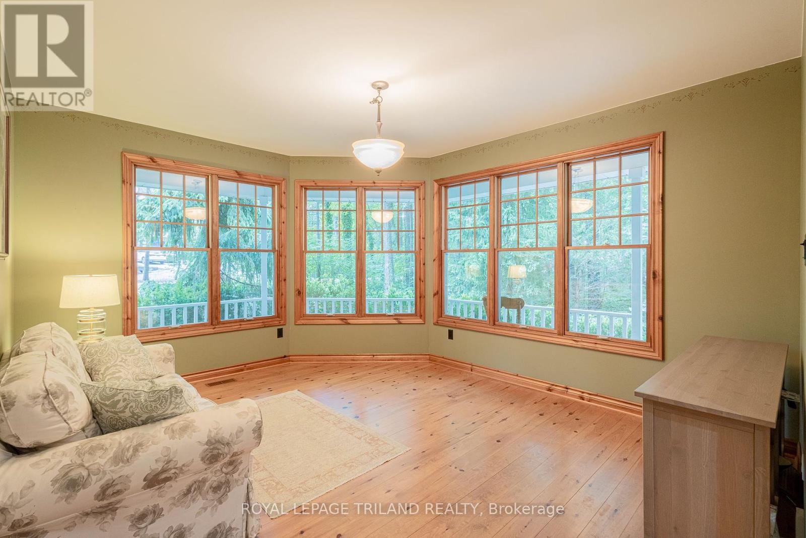 10221 Shoreline Drive, Lambton Shores, Ontario  N0M 1T0 - Photo 26 - X12347595