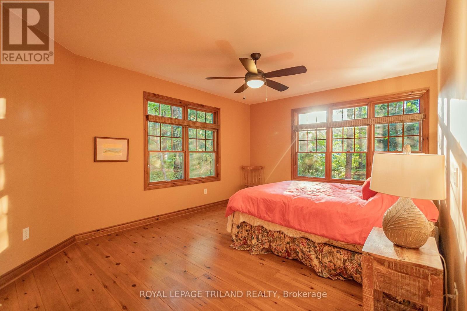 10221 Shoreline Drive, Lambton Shores, Ontario  N0M 1T0 - Photo 27 - X12347595