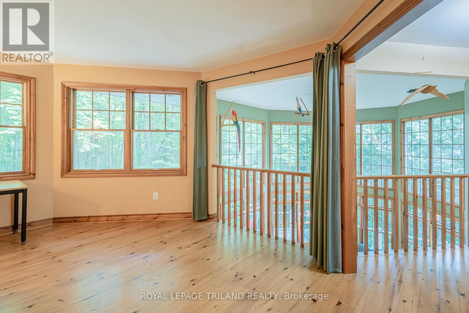 10221 Shoreline Drive, Lambton Shores, Ontario  N0M 1T0 - Photo 31 - X12347595