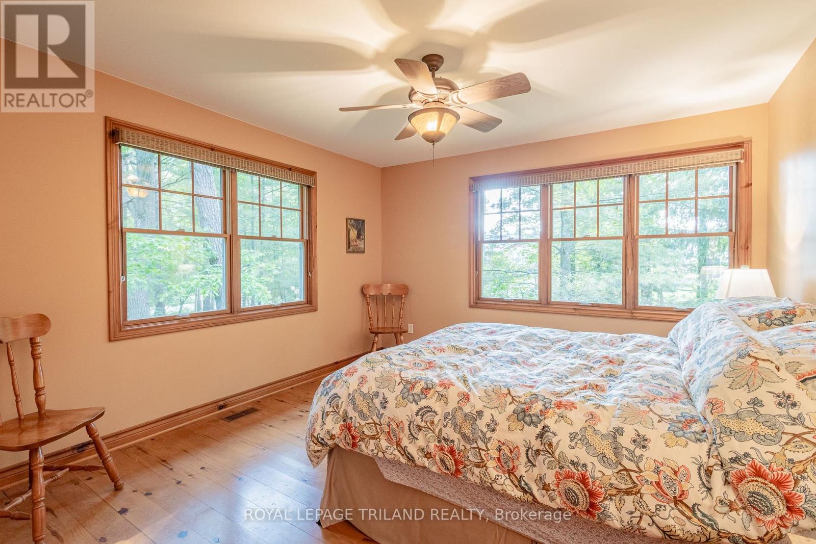10221 Shoreline Drive, Lambton Shores, Ontario  N0M 1T0 - Photo 32 - X12347595