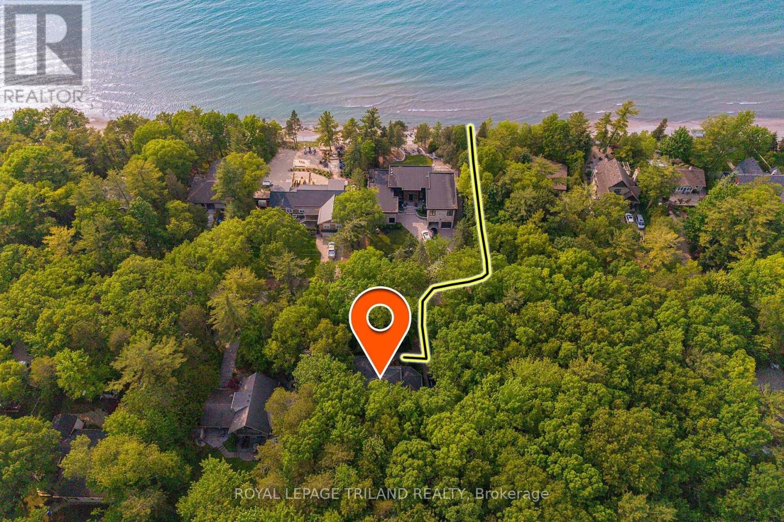 10221 Shoreline Drive, Lambton Shores, Ontario  N0M 1T0 - Photo 49 - X12347595