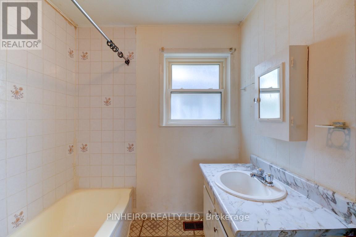 161 Dreaney Avenue, London East, Ontario  N5Z 1W9 - Photo 13 - X12347636