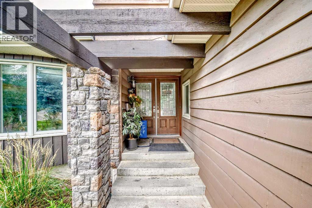 Property at 36 Varsity Estates Court NW image 2