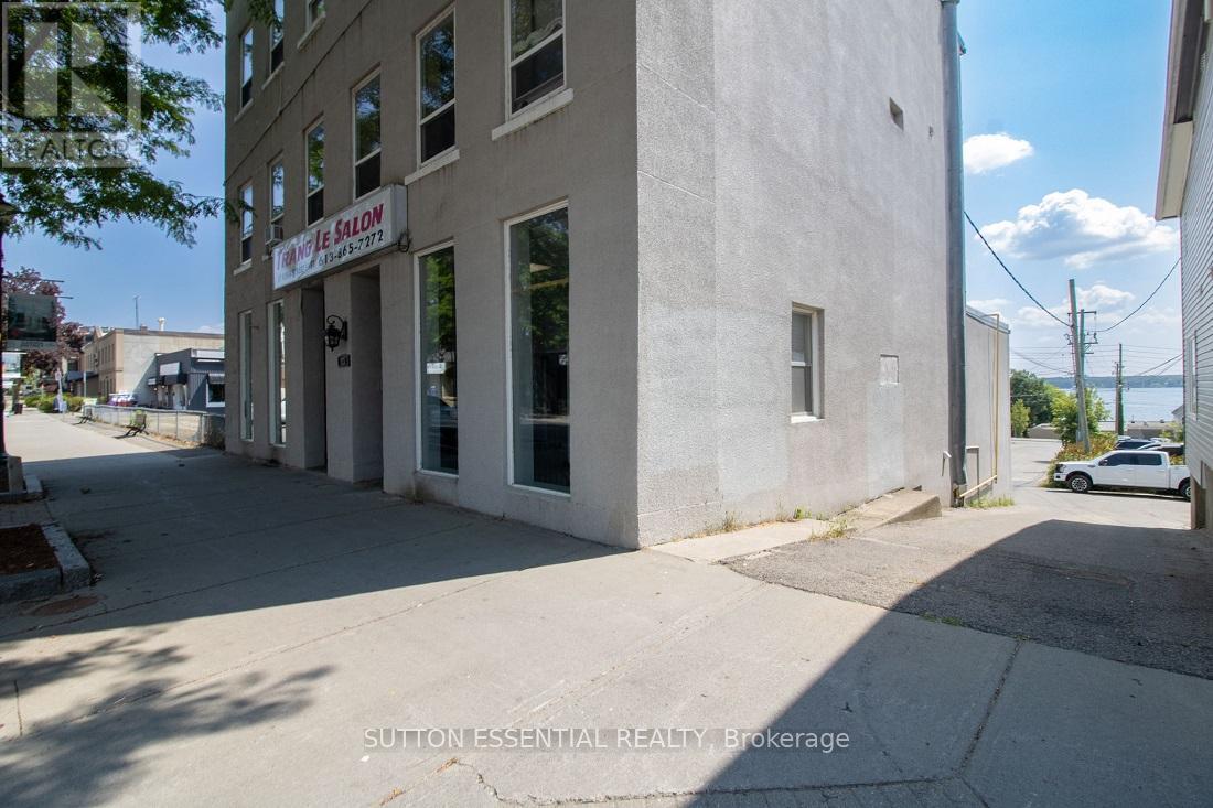 27 King Street E, Brockville, Ontario  K6V 1A7 - Photo 2 - X12347623