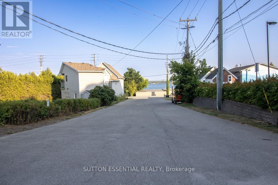 27 King Street E, Brockville, Ontario  K6V 1A7 - Photo 4 - X12347623