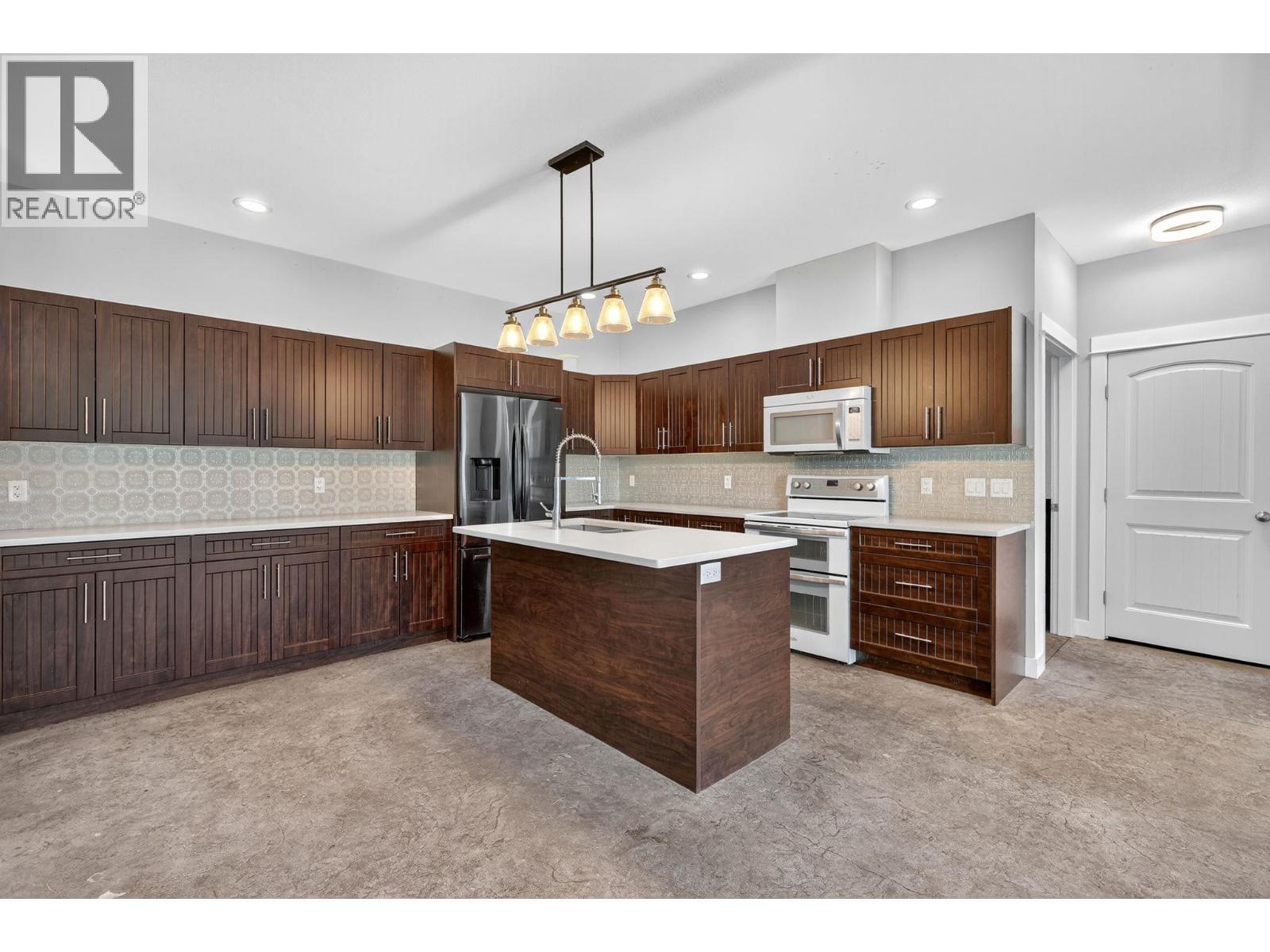 2043 Elkridge Drive, West Kelowna, British Columbia  V4T 3K1 - Photo 13 - 10357449