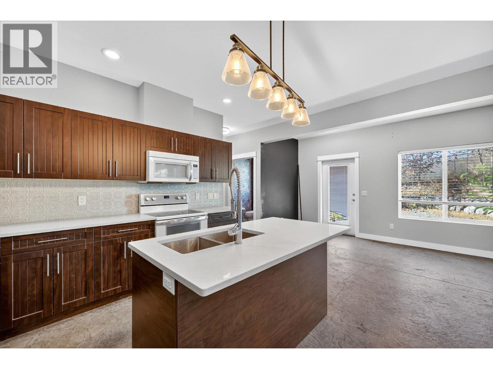 2043 Elkridge Drive, West Kelowna, British Columbia  V4T 3K1 - Photo 11 - 10357449