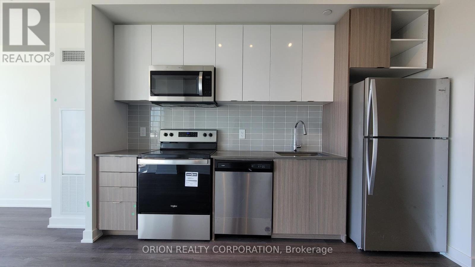 613 - 859 The Queensway, Toronto (Stonegate-Queensway), Ontario  M8Z 1N8 - Photo 2 - W12347523