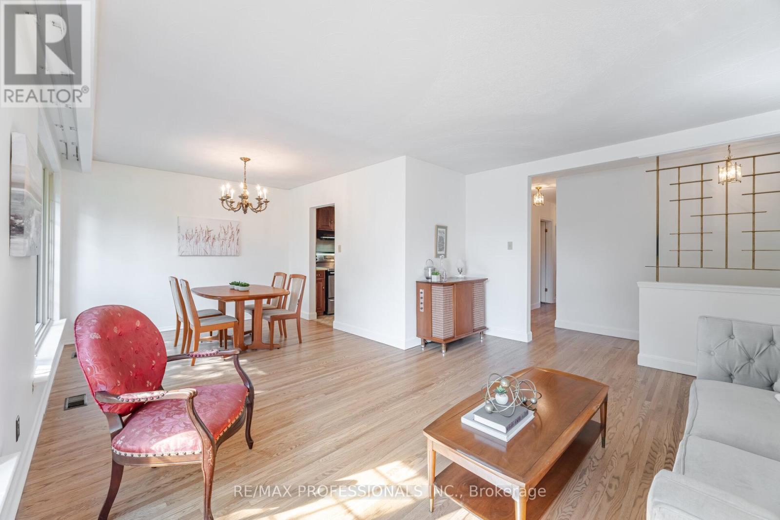 6 Tapley Drive, Toronto, Ontario  M9R 3P3 - Photo 10 - W12347535