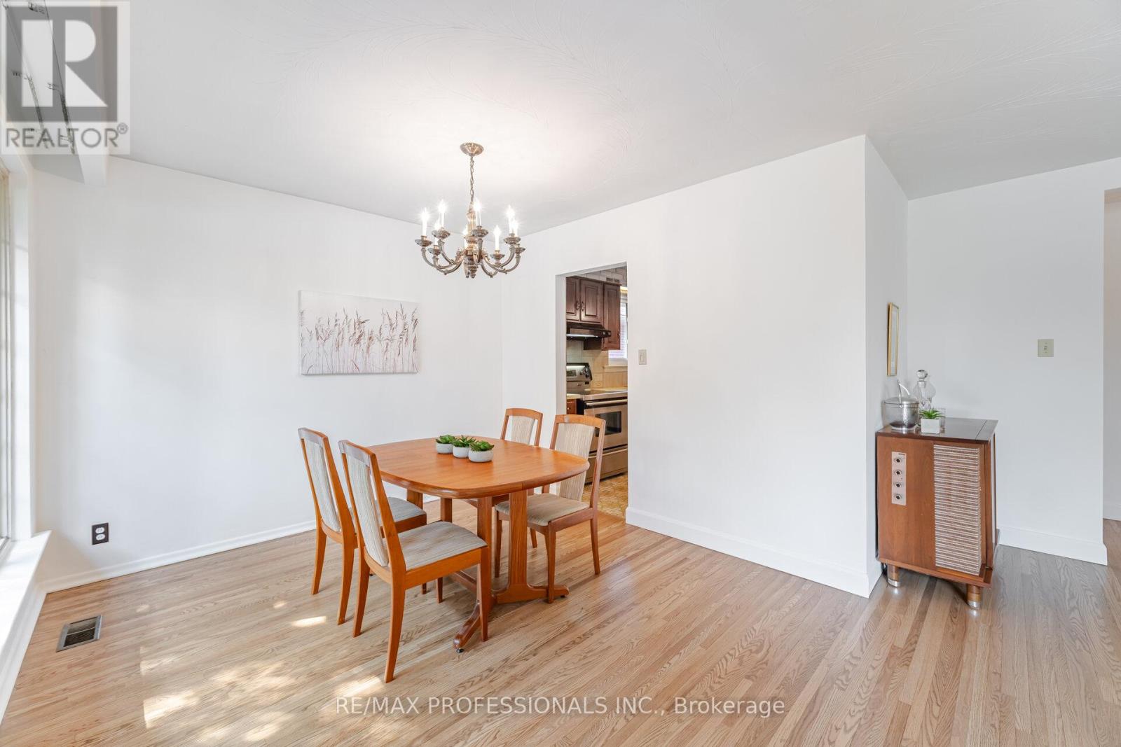 6 Tapley Drive, Toronto, Ontario  M9R 3P3 - Photo 12 - W12347535