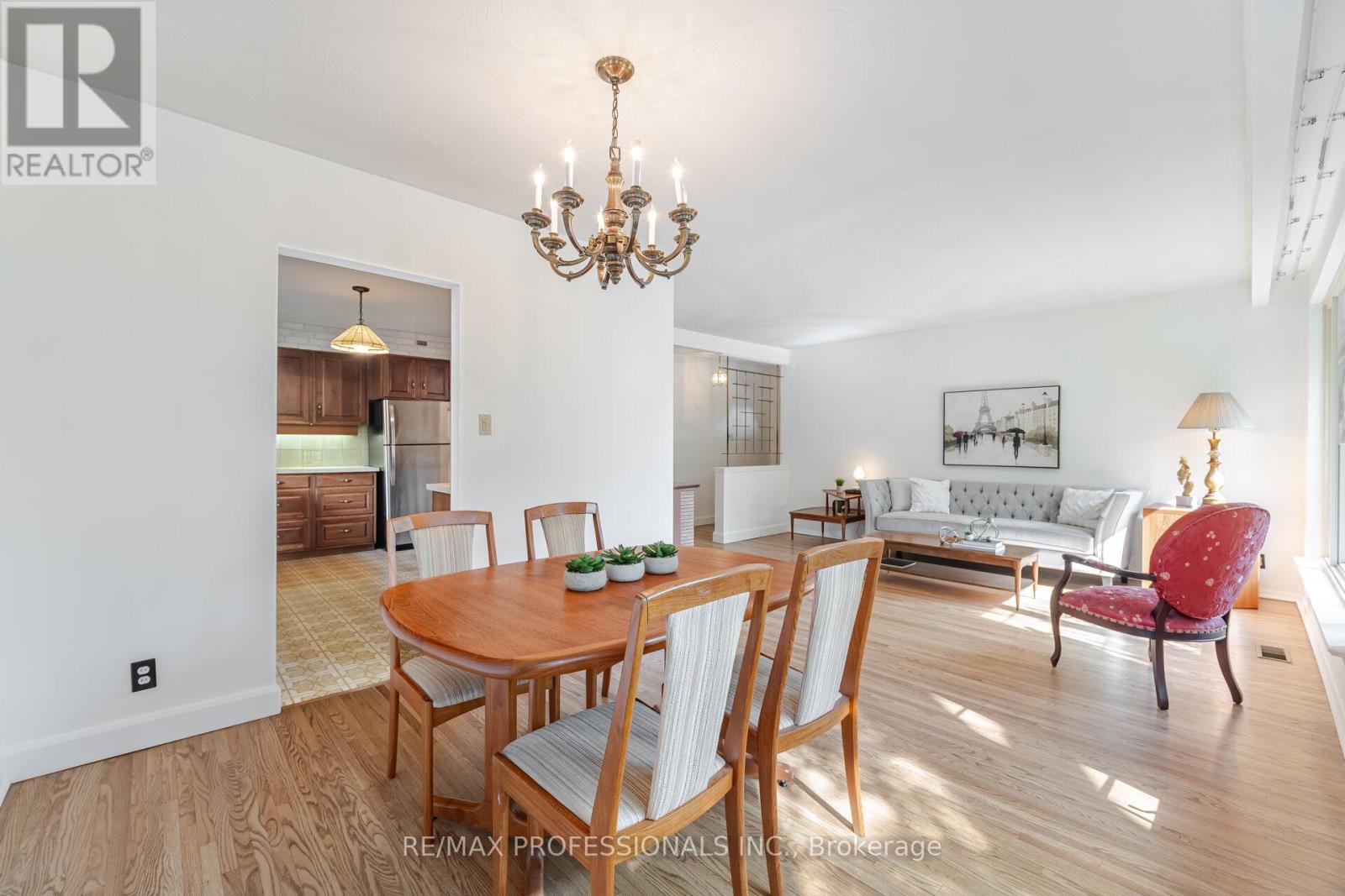 6 Tapley Drive, Toronto, Ontario  M9R 3P3 - Photo 13 - W12347535