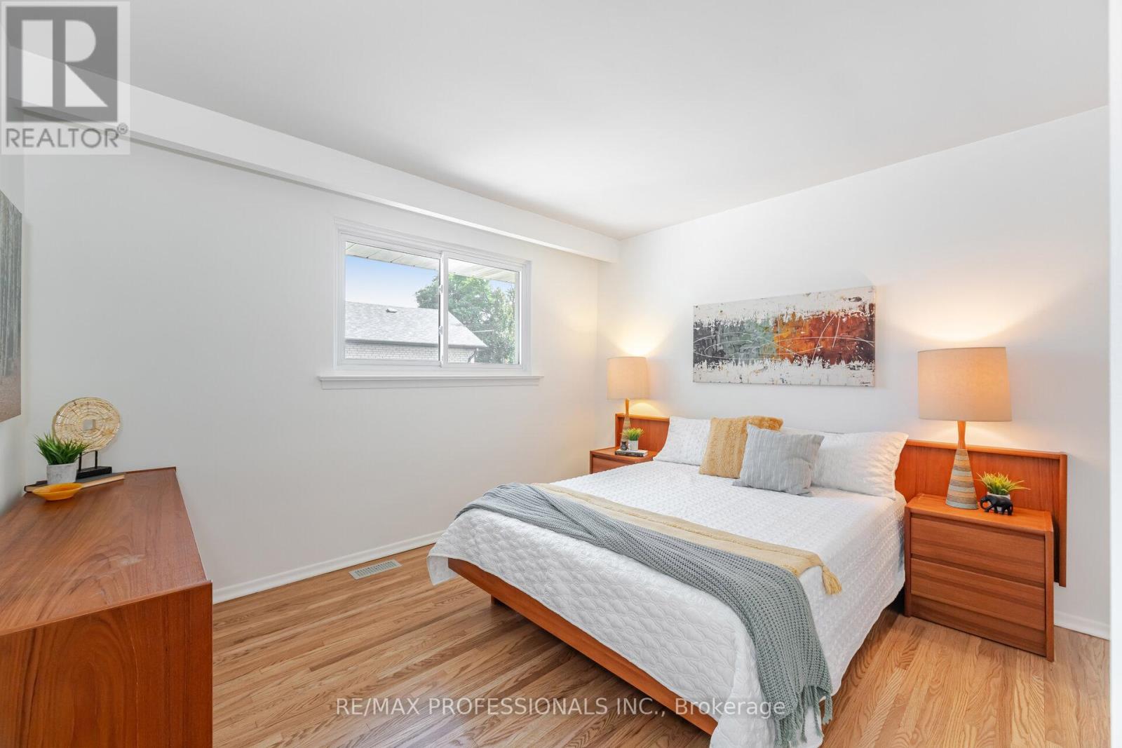 6 Tapley Drive, Toronto, Ontario  M9R 3P3 - Photo 18 - W12347535