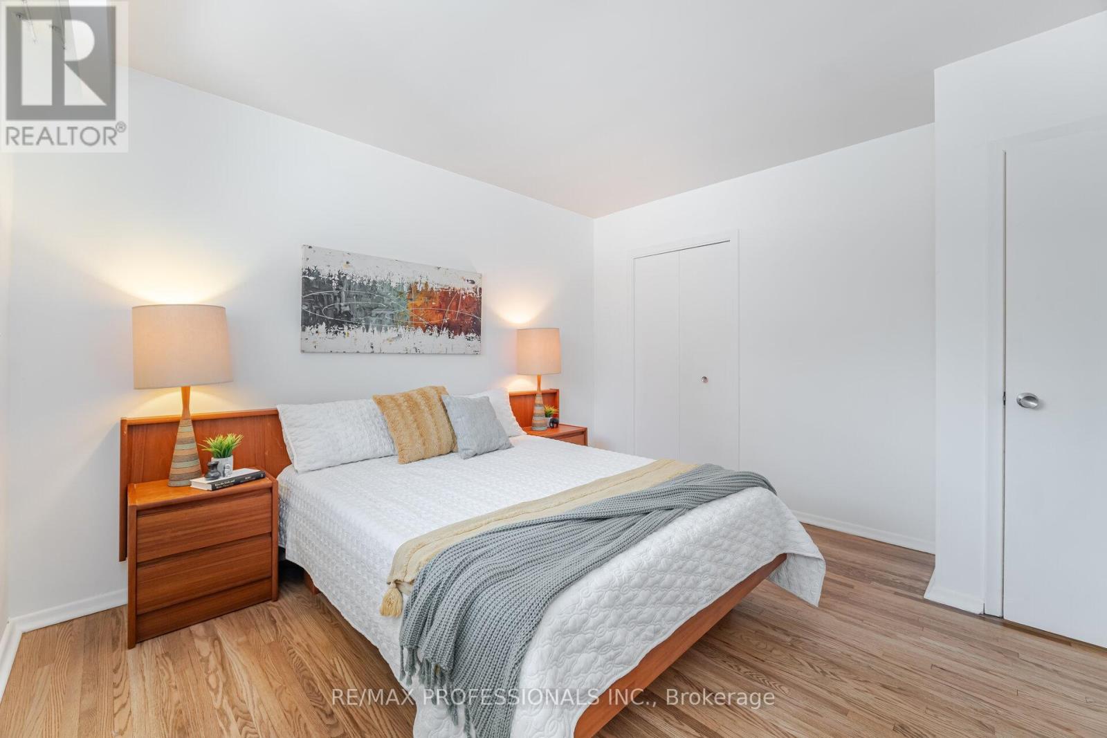 6 Tapley Drive, Toronto, Ontario  M9R 3P3 - Photo 19 - W12347535