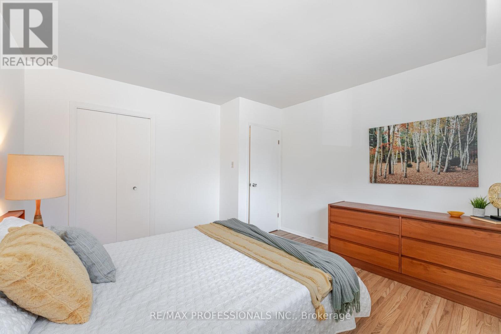 6 Tapley Drive, Toronto, Ontario  M9R 3P3 - Photo 20 - W12347535