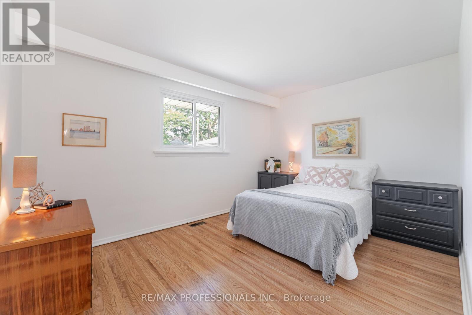 6 Tapley Drive, Toronto, Ontario  M9R 3P3 - Photo 21 - W12347535