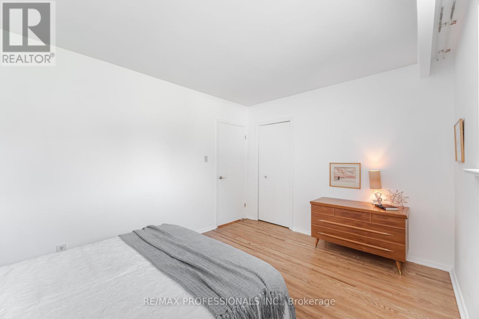 6 Tapley Drive, Toronto, Ontario  M9R 3P3 - Photo 23 - W12347535