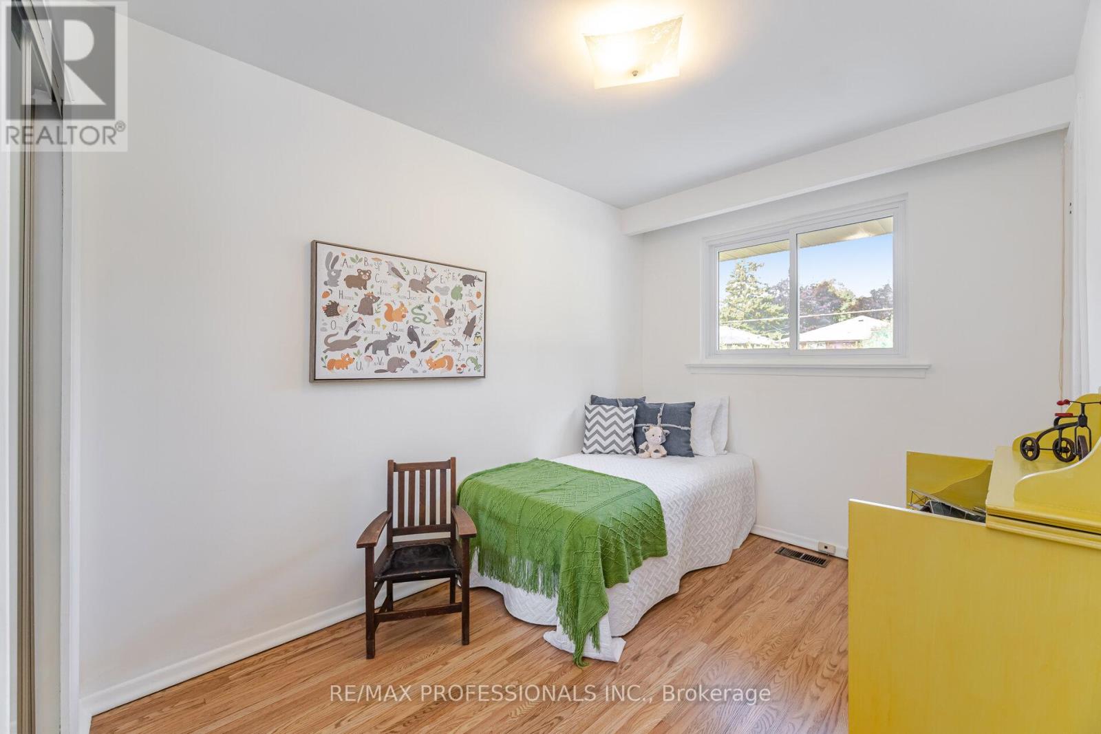 6 Tapley Drive, Toronto, Ontario  M9R 3P3 - Photo 24 - W12347535