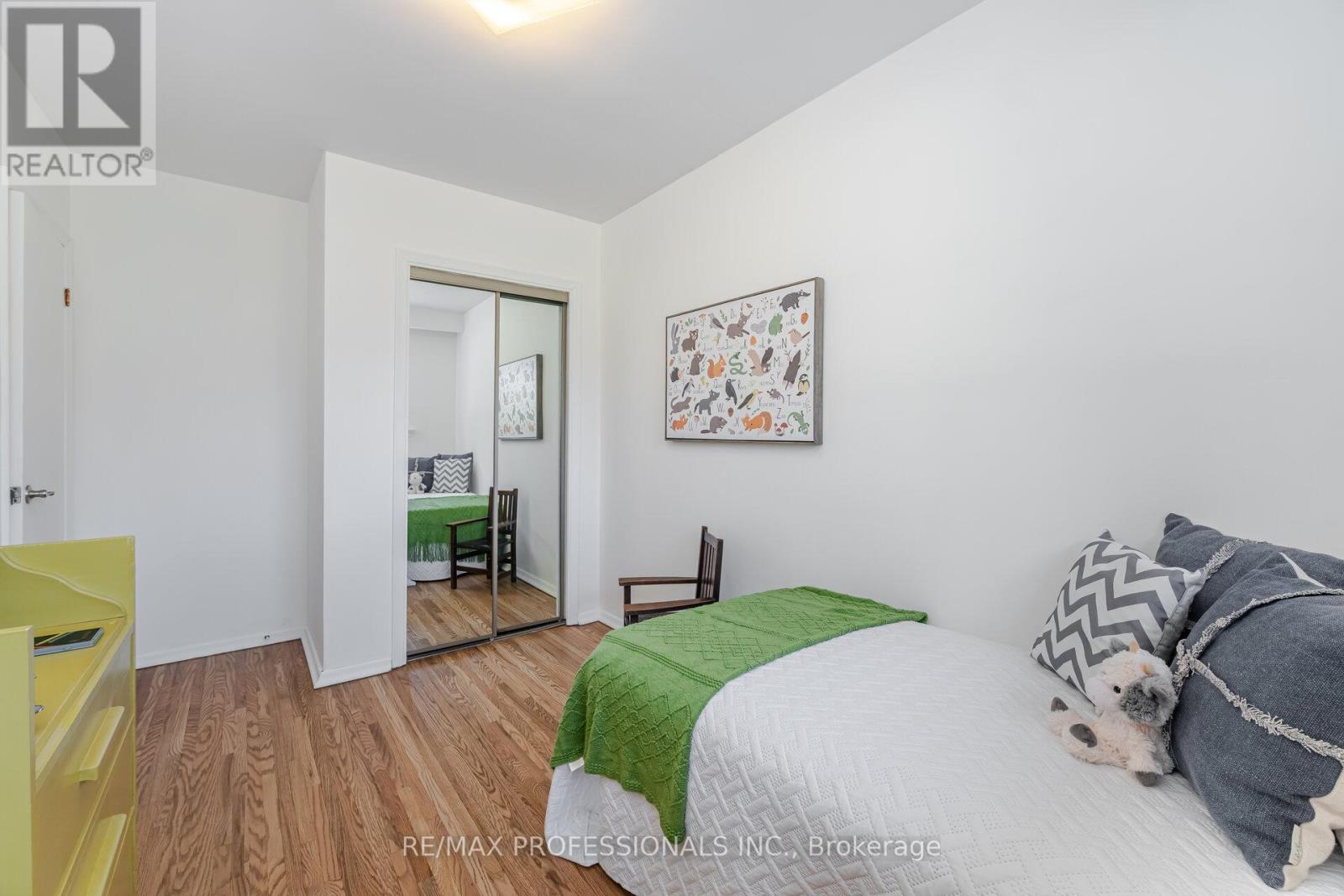 6 Tapley Drive, Toronto, Ontario  M9R 3P3 - Photo 25 - W12347535