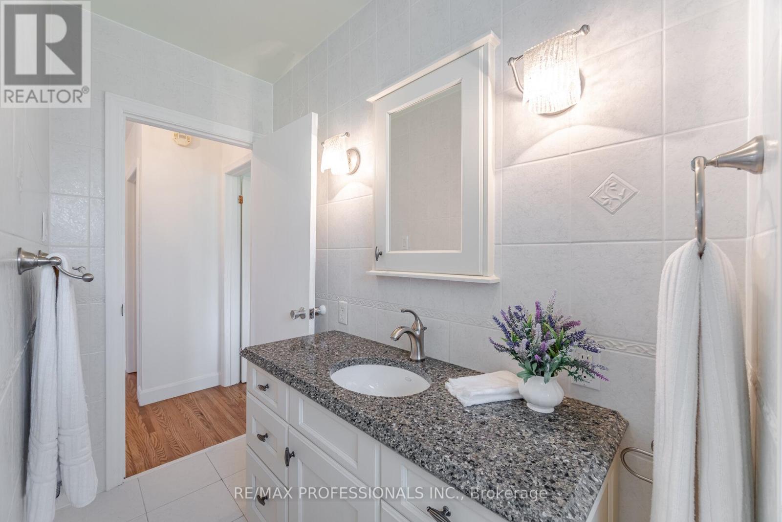 6 Tapley Drive, Toronto, Ontario  M9R 3P3 - Photo 26 - W12347535