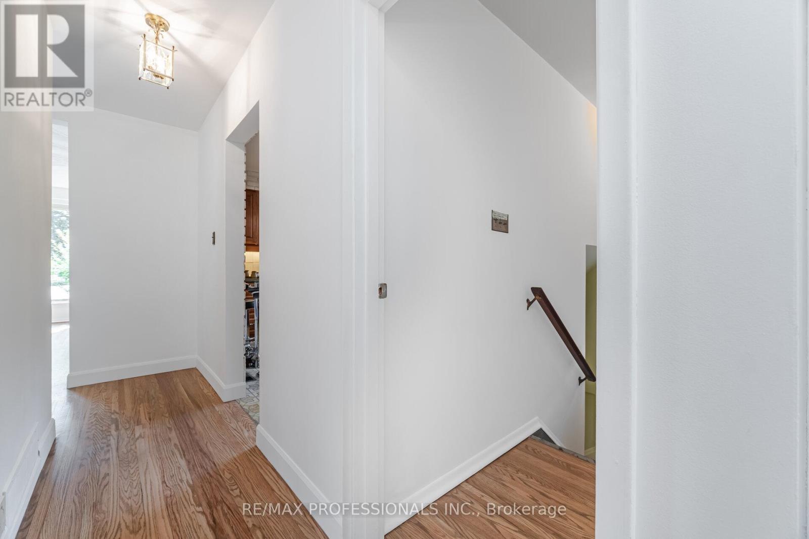 6 Tapley Drive, Toronto, Ontario  M9R 3P3 - Photo 28 - W12347535