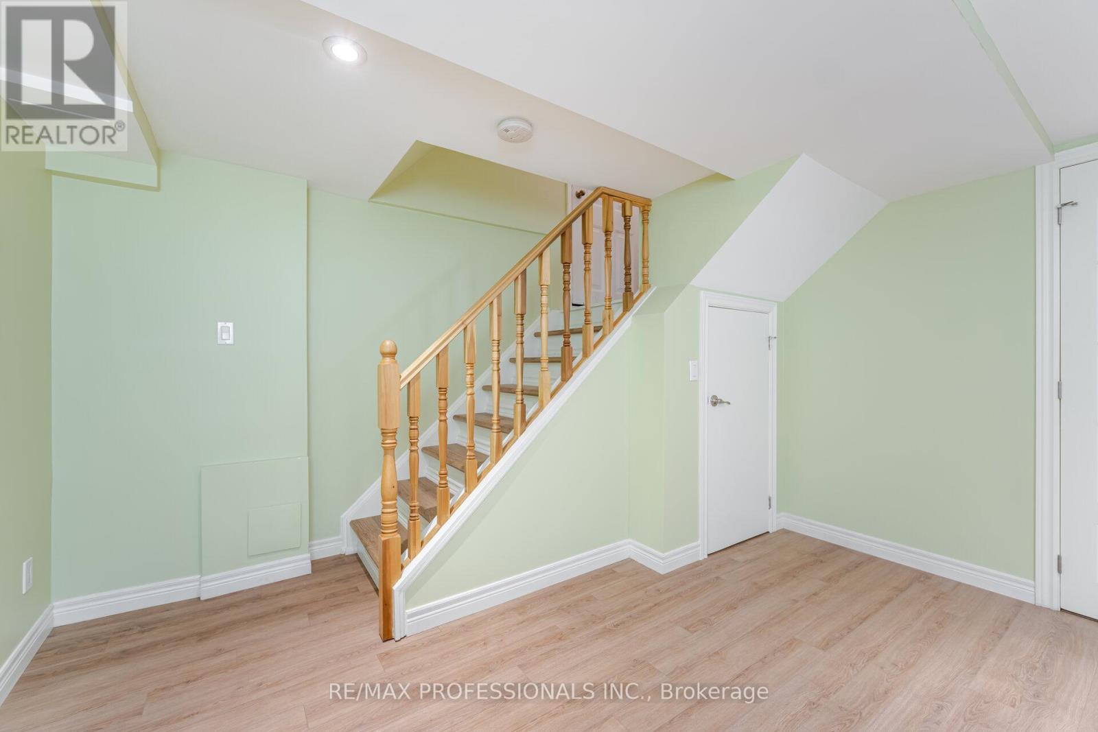6 Tapley Drive, Toronto, Ontario  M9R 3P3 - Photo 29 - W12347535