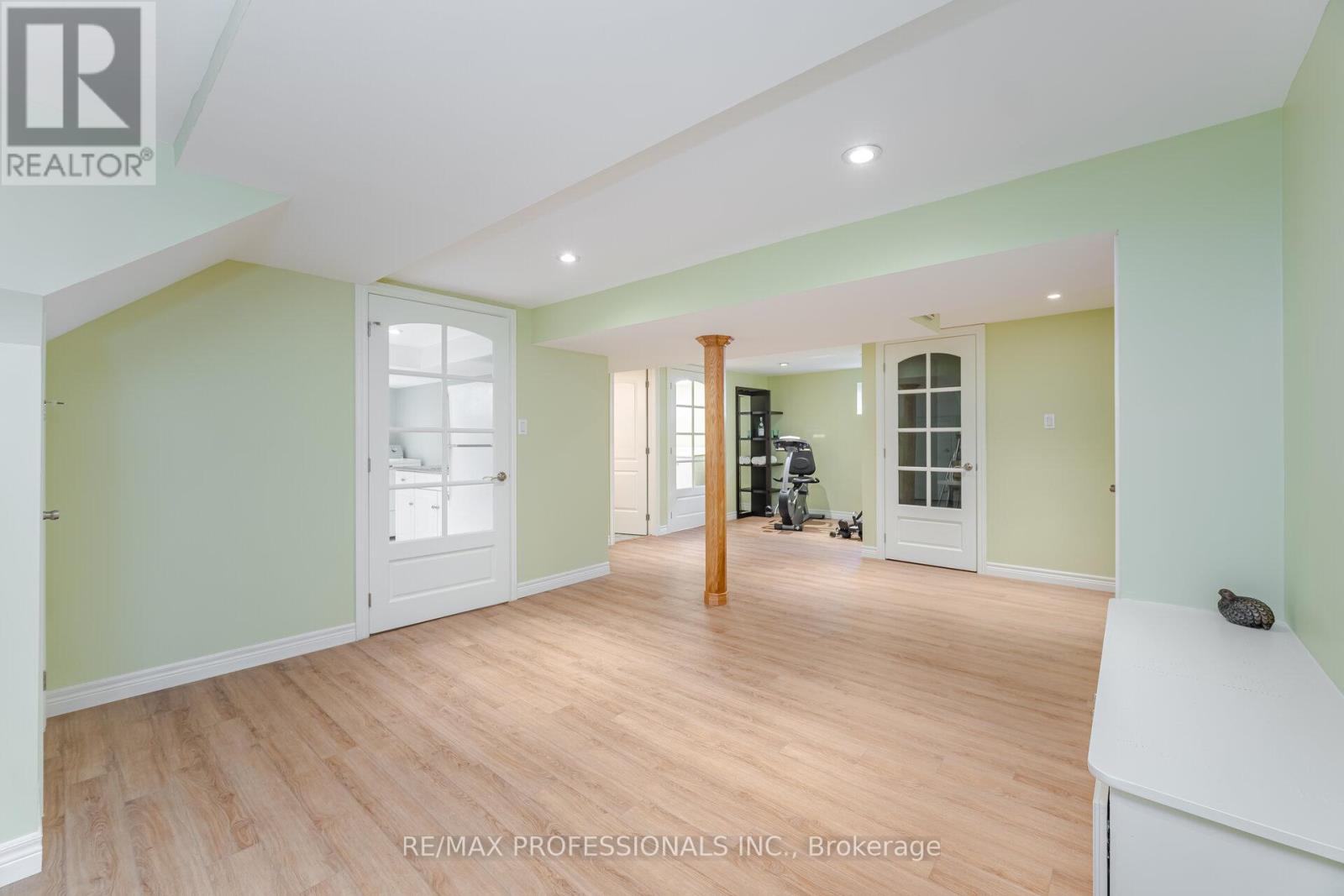 6 Tapley Drive, Toronto, Ontario  M9R 3P3 - Photo 30 - W12347535