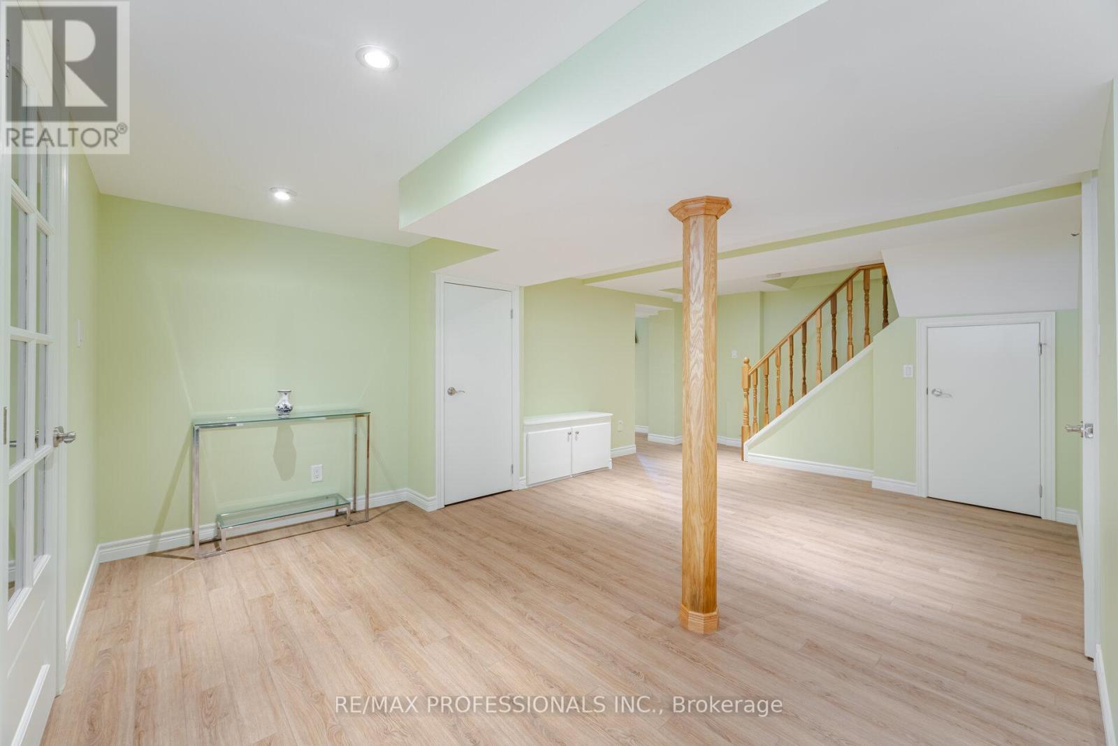 6 Tapley Drive, Toronto, Ontario  M9R 3P3 - Photo 32 - W12347535