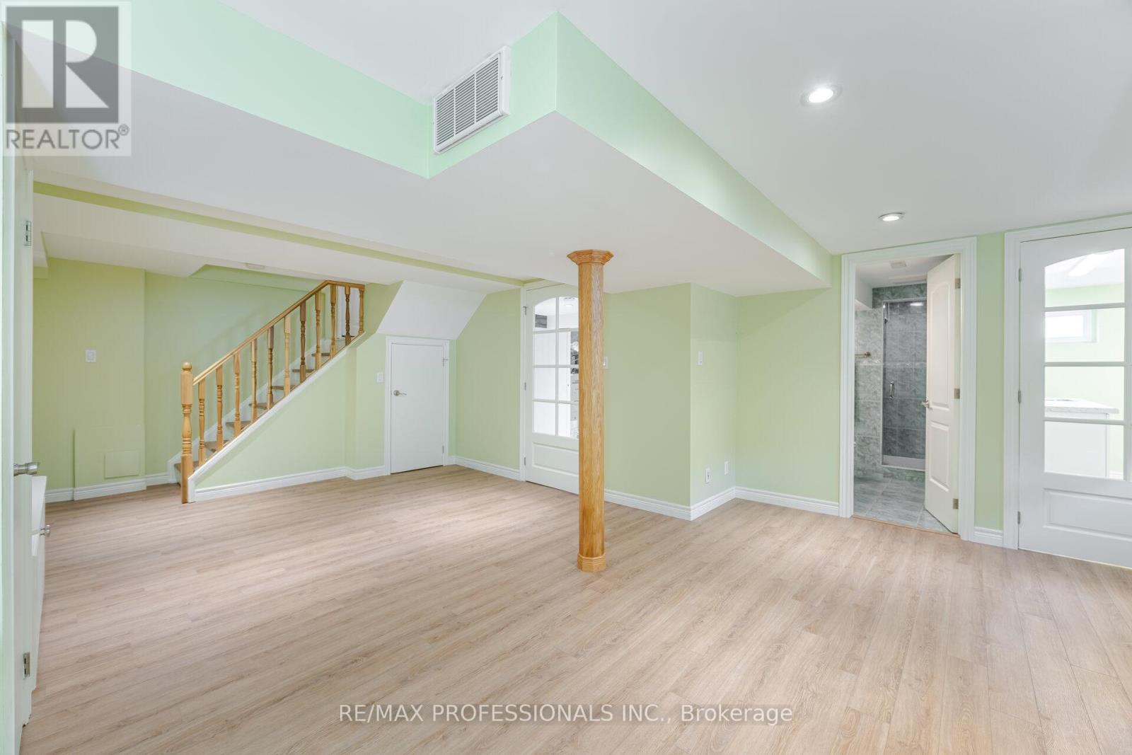 6 Tapley Drive, Toronto, Ontario  M9R 3P3 - Photo 33 - W12347535