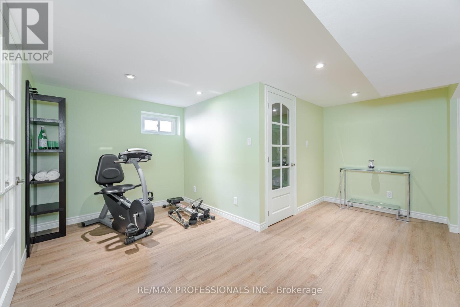 6 Tapley Drive, Toronto, Ontario  M9R 3P3 - Photo 34 - W12347535