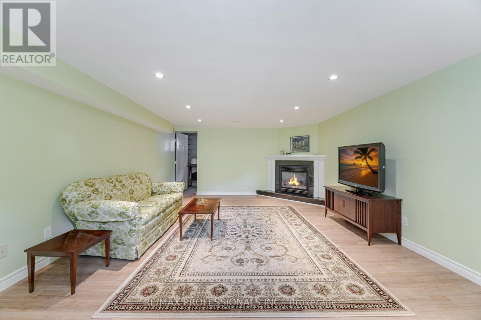 6 Tapley Drive, Toronto, Ontario  M9R 3P3 - Photo 36 - W12347535