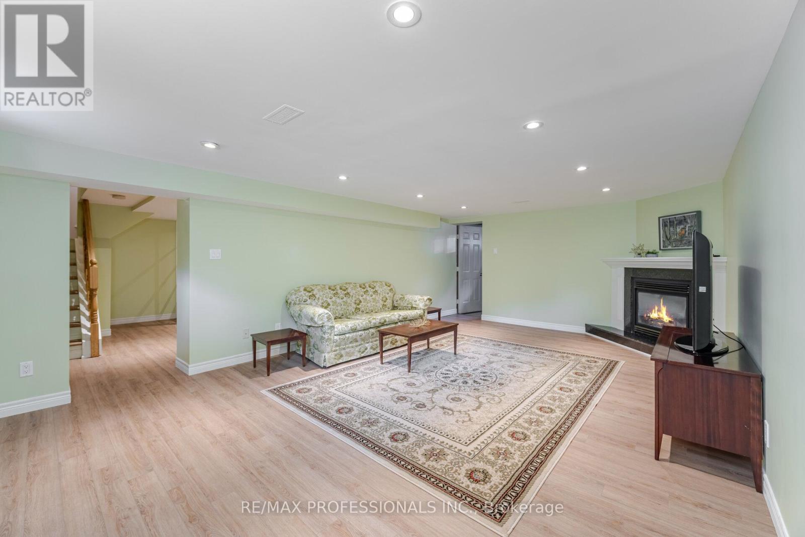 6 Tapley Drive, Toronto, Ontario  M9R 3P3 - Photo 37 - W12347535