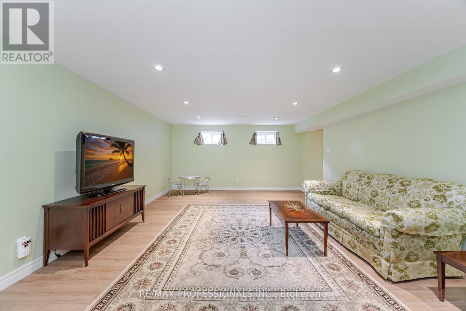 6 Tapley Drive, Toronto, Ontario  M9R 3P3 - Photo 38 - W12347535
