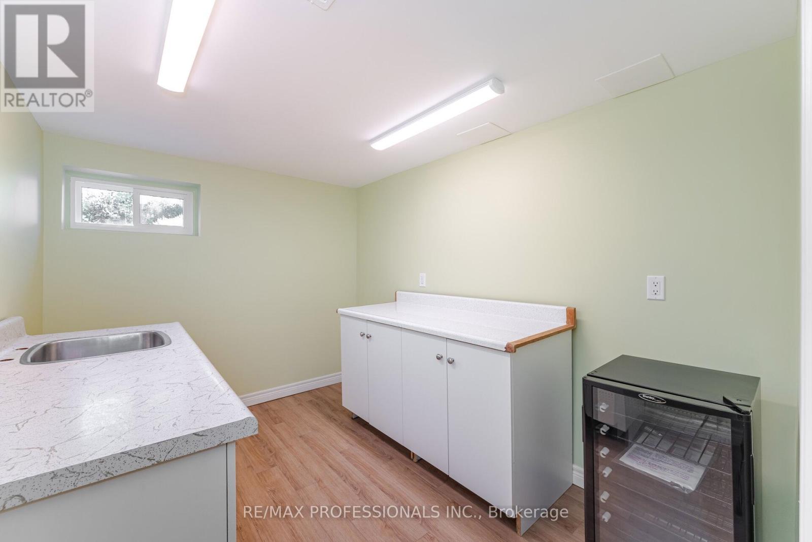 6 Tapley Drive, Toronto, Ontario  M9R 3P3 - Photo 39 - W12347535