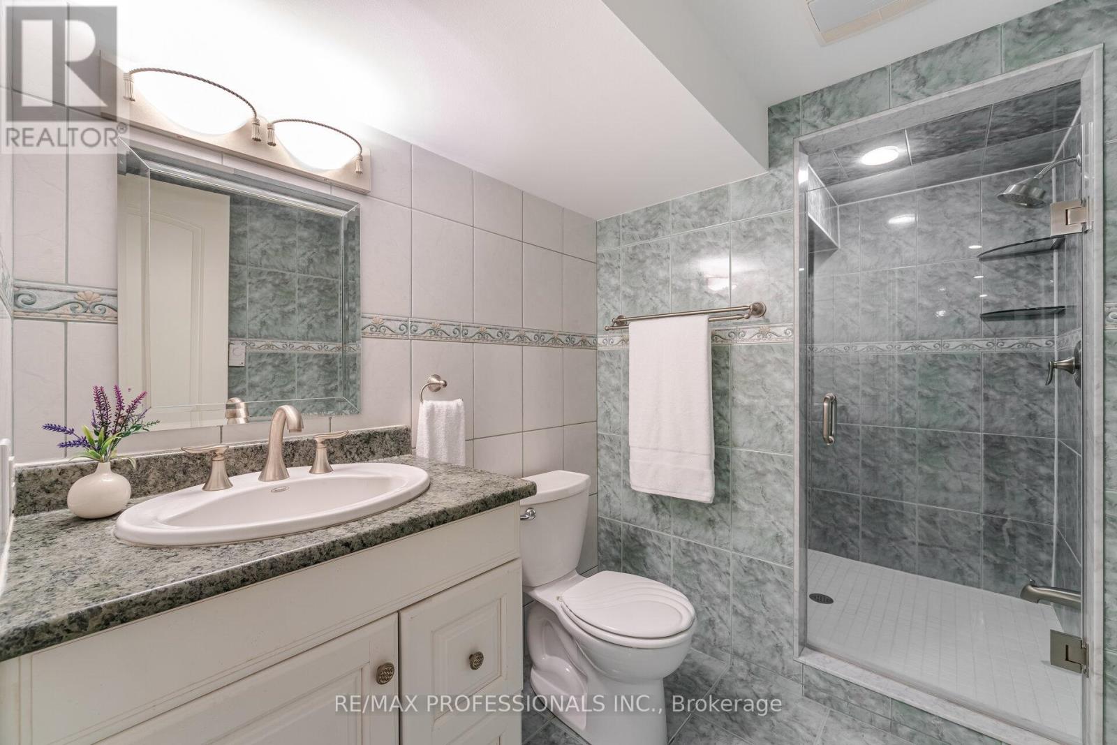 6 Tapley Drive, Toronto, Ontario  M9R 3P3 - Photo 41 - W12347535