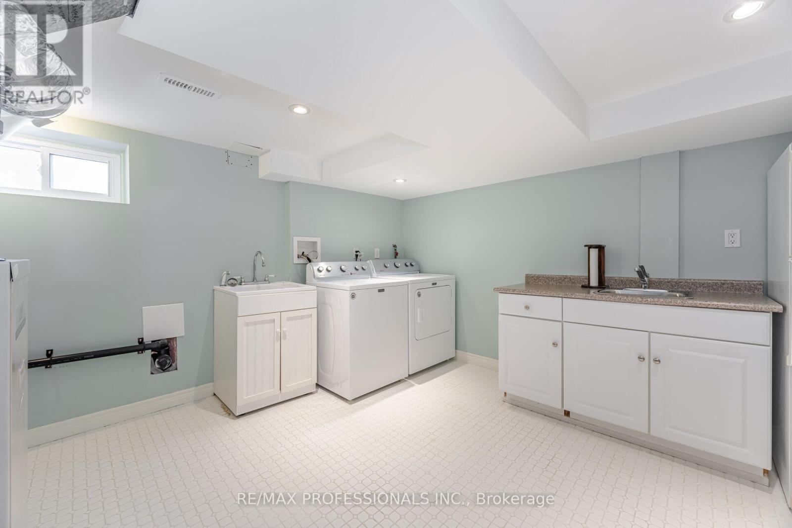 6 Tapley Drive, Toronto, Ontario  M9R 3P3 - Photo 42 - W12347535