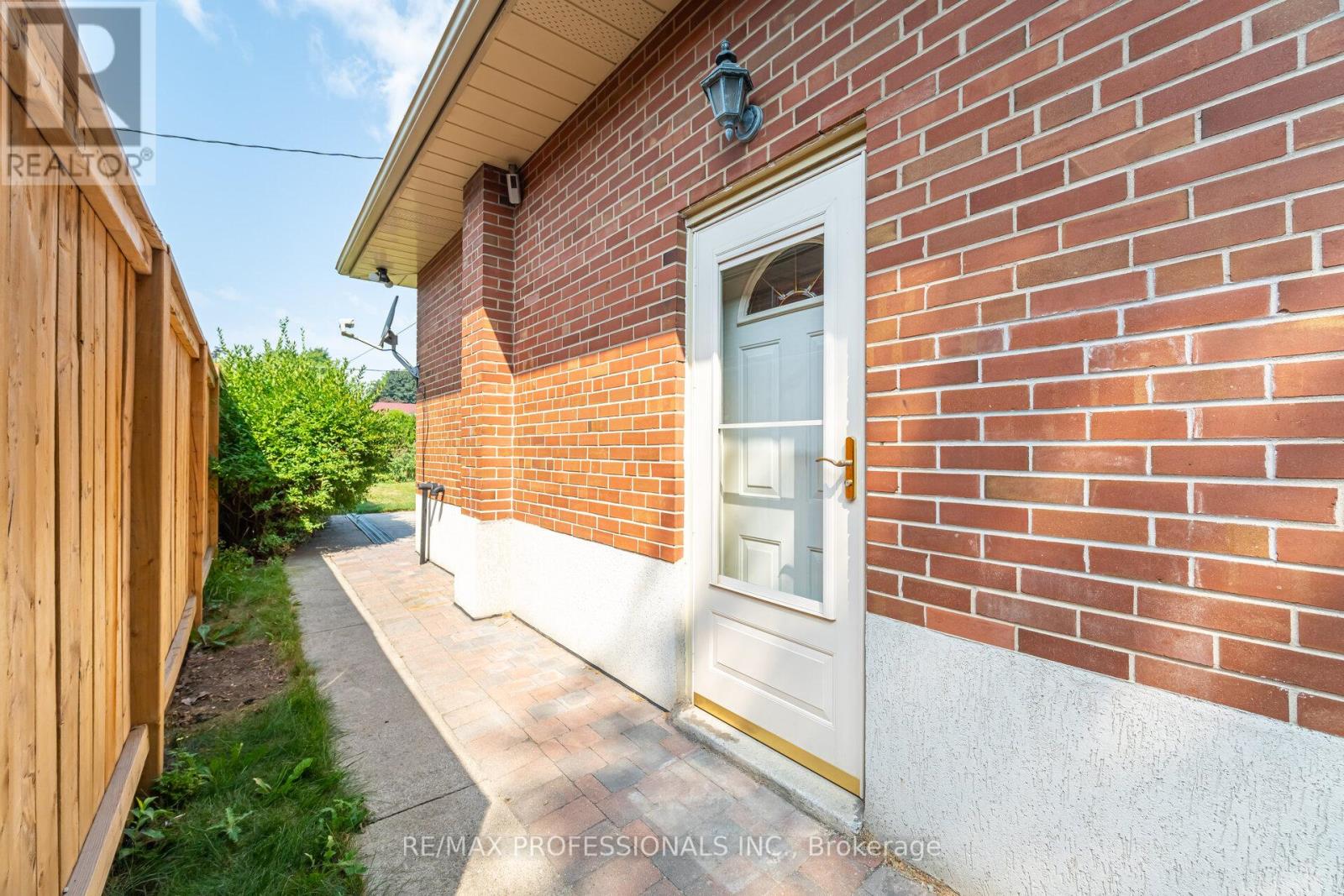 6 Tapley Drive, Toronto, Ontario  M9R 3P3 - Photo 44 - W12347535