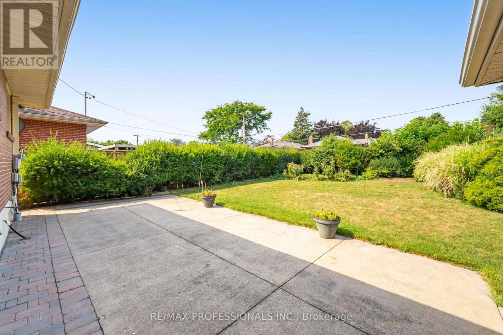 6 Tapley Drive, Toronto, Ontario  M9R 3P3 - Photo 46 - W12347535