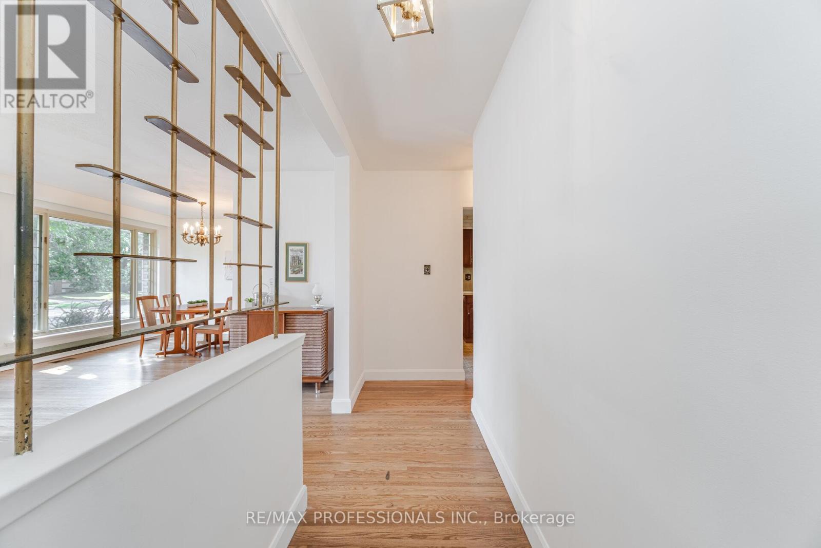 6 Tapley Drive, Toronto, Ontario  M9R 3P3 - Photo 6 - W12347535