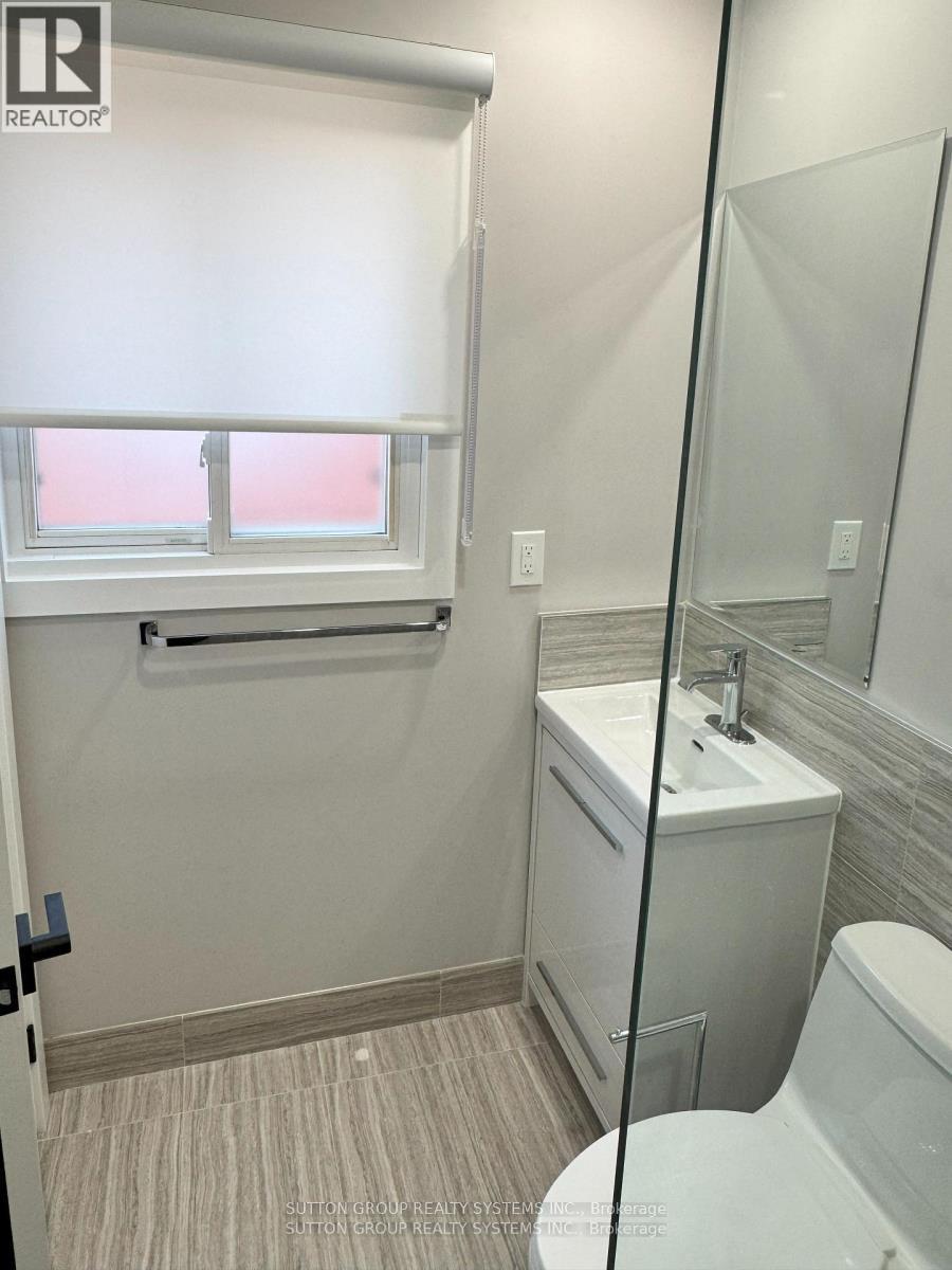 Upper - 4425 Curia Crescent, Mississauga, Ontario  L4Z 2Y2 - Photo 12 - W12347624