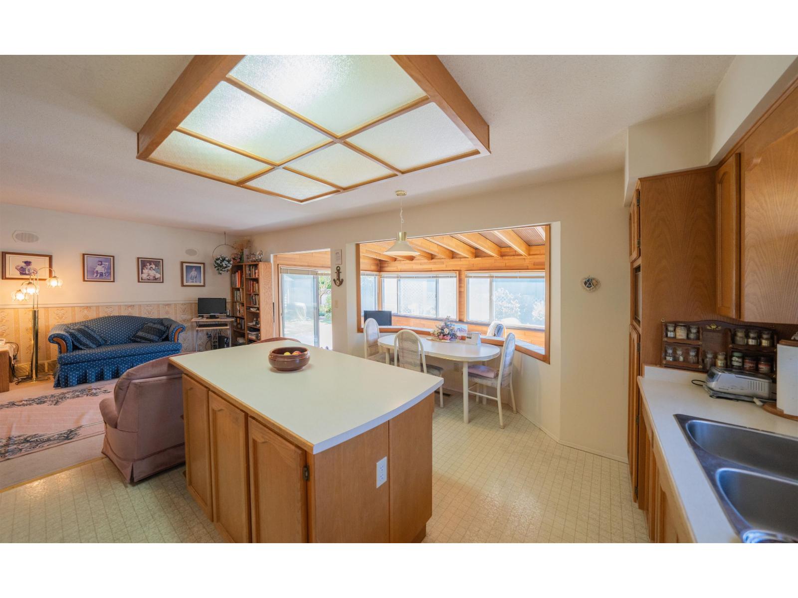 14076 19a Avenue, Surrey, British Columbia  V4A 7Z6 - Photo 7 - R3033084