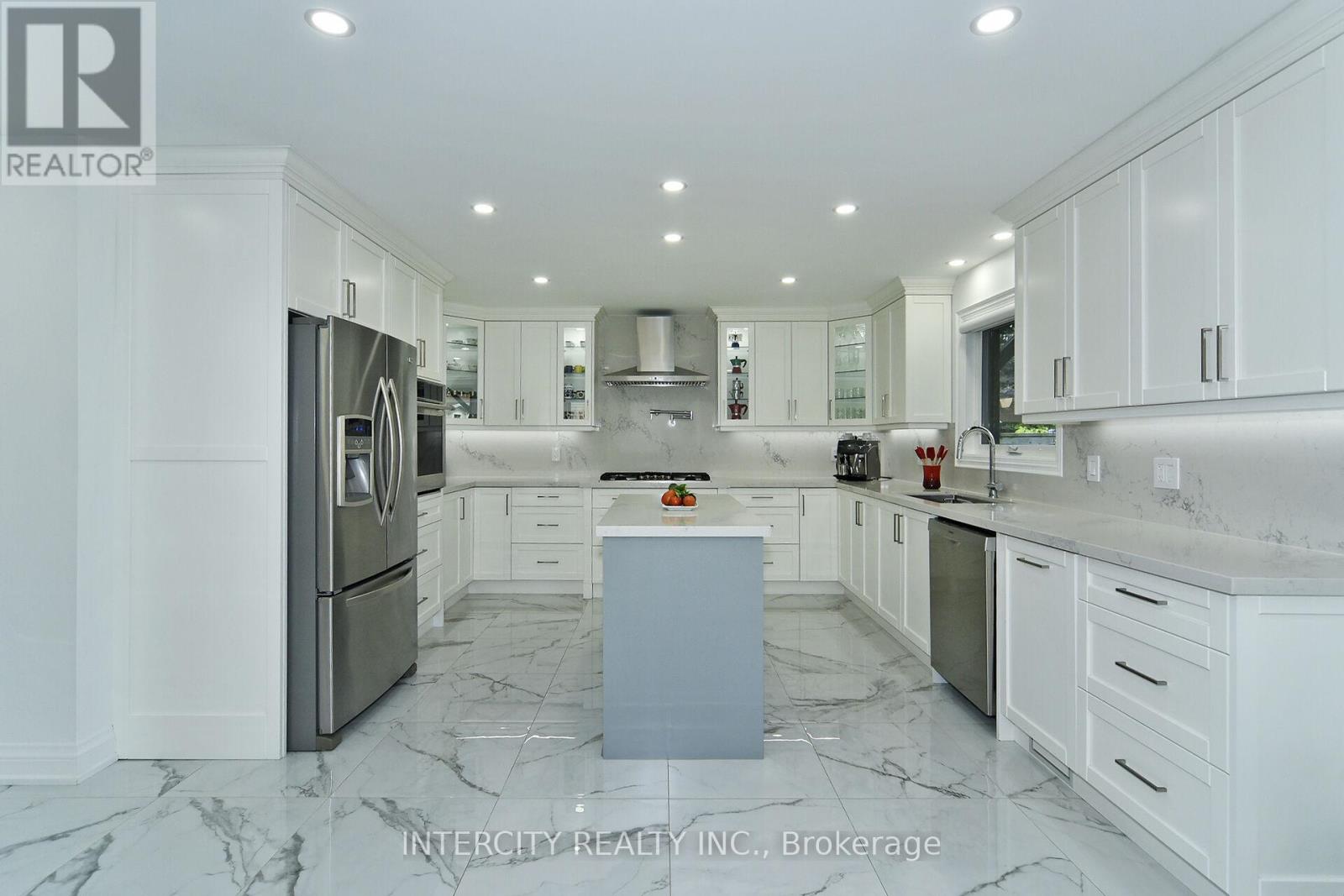 137 Largo Crescent, Vaughan (Maple), Ontario  L6A 1N1 - Photo 11 - N12347643