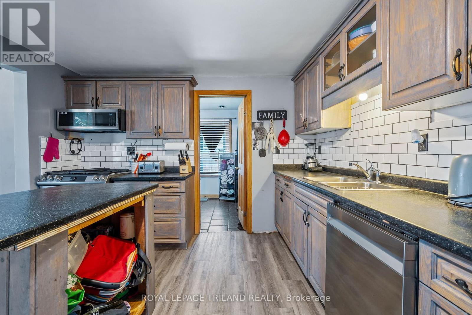 8026 Centre Street, Brooke-Alvinston, Ontario  N0N 1A0 - Photo 17 - X12347782