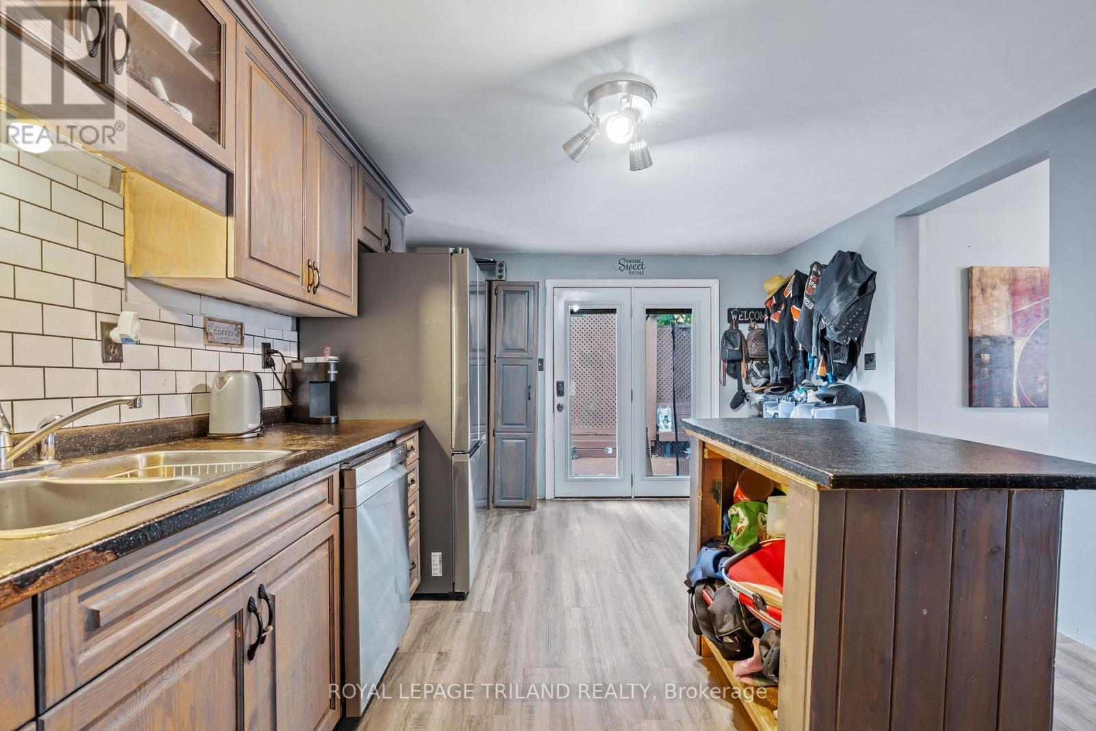8026 Centre Street, Brooke-Alvinston, Ontario  N0N 1A0 - Photo 18 - X12347782