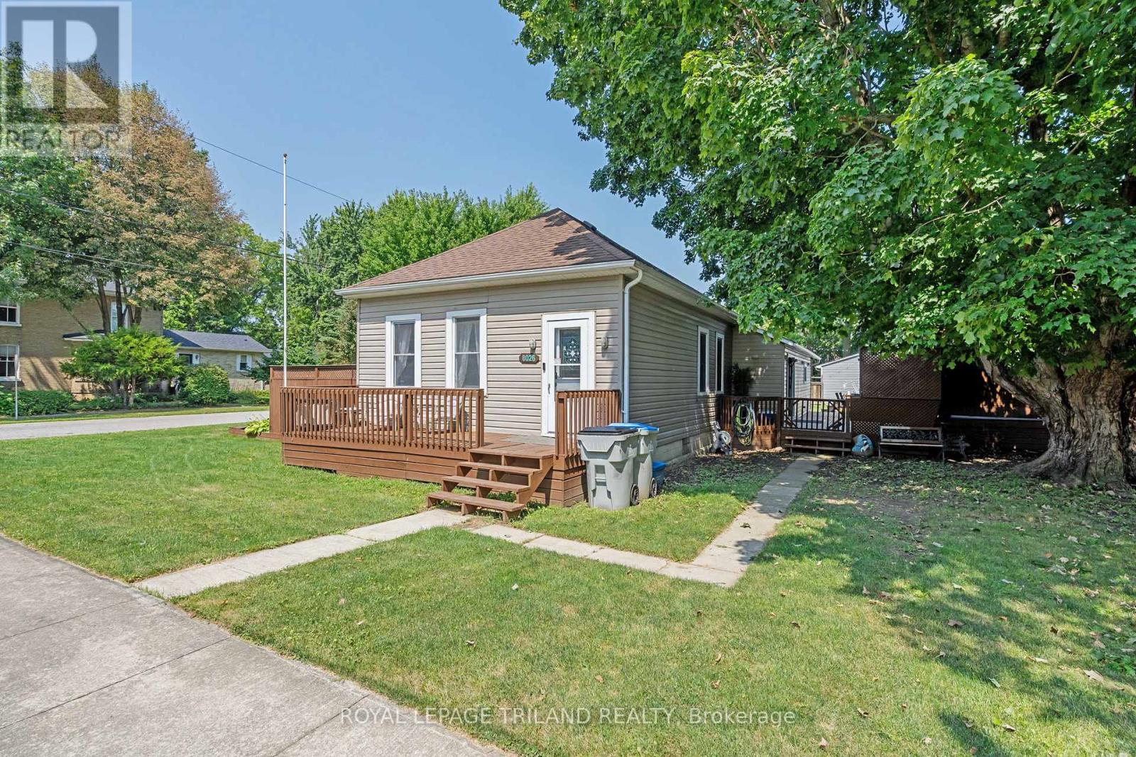 8026 Centre Street, Brooke-Alvinston, Ontario  N0N 1A0 - Photo 2 - X12347782